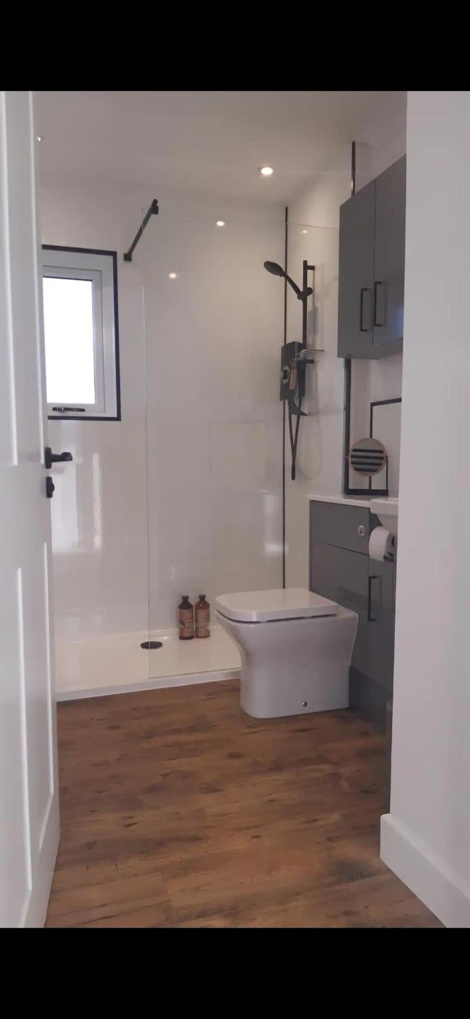 Tramore - Self Contained 1 Bedroom Unit - King Size Bed - Free Private Parking - 3 Miles From Fort William High Street Exterior photo